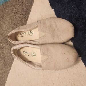 Toms beige flats 9.5